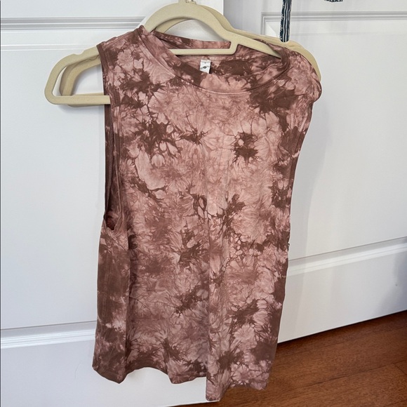 Lululemon Muscle Tank - Picture 1 of 3